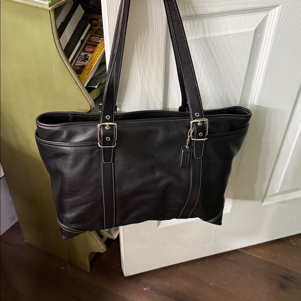 Coach Black Leather Shoulder Bag with side pockets-Authentic 💯